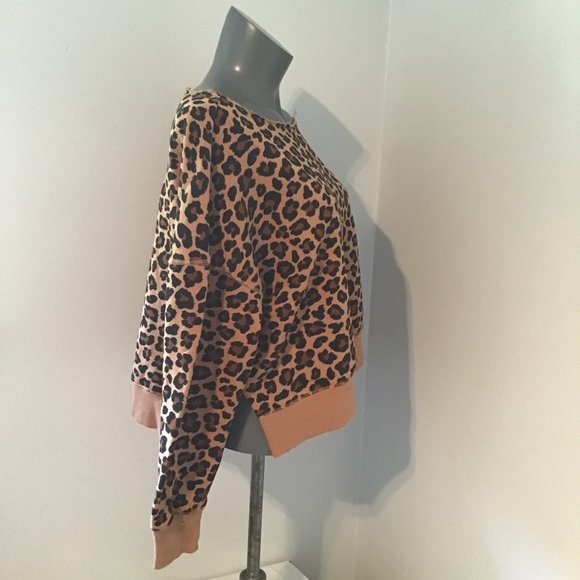 Poppy & Peonies Leopard Print Cropped Split Hem Sweatshirt - Picture 7 of 10
